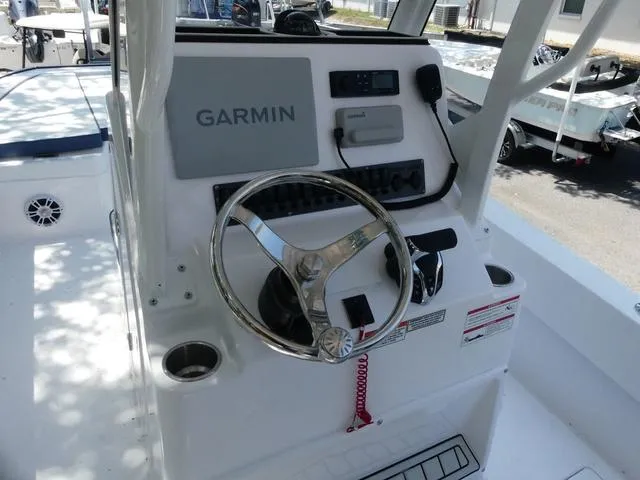 Slide: The Image of Twin Vee 22 Bay Cat 2026 - 7