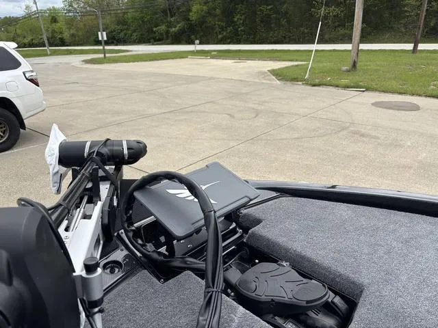 Slide: The Image of Phoenix Bass Boat 920 Elite 2025 - 10