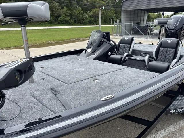 Slide: The Image of Phoenix Bass Boat 920 Elite 2025 - 11