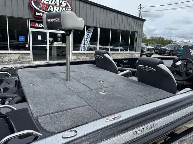 Slide: The Image of Phoenix Bass Boat 920 Elite 2025 - 4