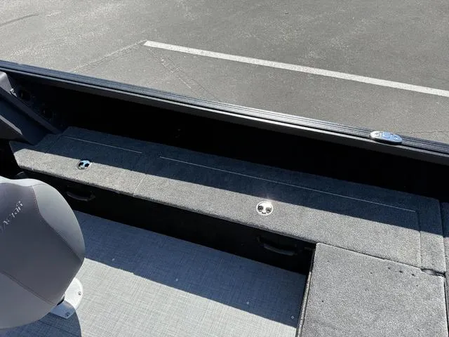 Slide: The Image of Alumacraft Competitor 205X Sport 2025 - 10