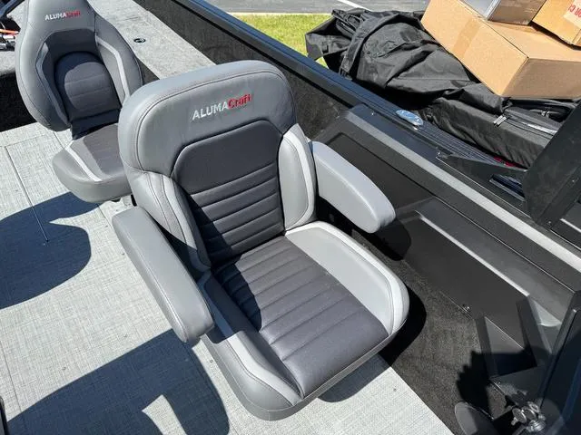 Slide: The Image of Alumacraft Competitor 205X Sport 2025 - 16