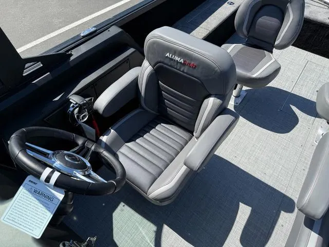 Slide: The Image of Alumacraft Competitor 205X Sport 2025 - 17