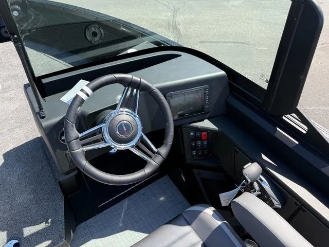 Slide: The Image of Alumacraft Competitor 205X Sport 2025 - 18