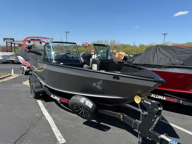 Slide: The Image of Alumacraft Competitor 205X Sport 2025 - 2