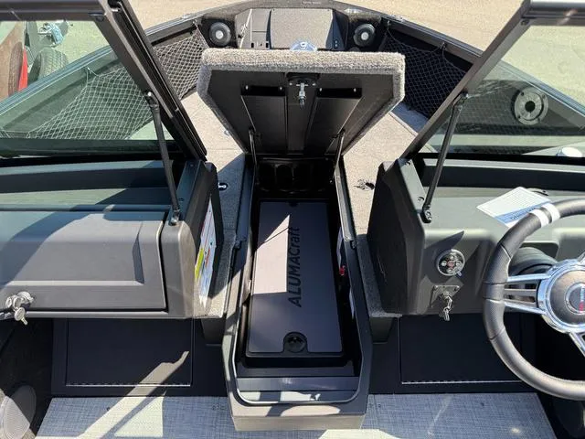 Slide: The Image of Alumacraft Competitor 205X Sport 2025 - 23