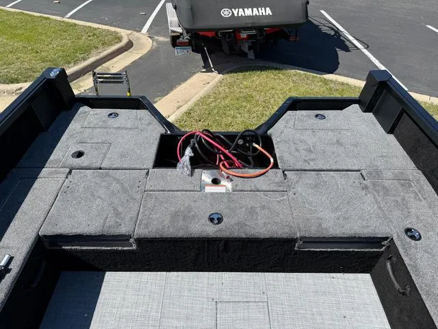 Slide: The Image of Alumacraft Competitor 205X Sport 2025 - 5