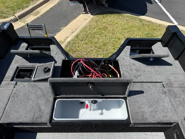 Slide: The Image of Alumacraft Competitor 205X Sport 2025 - 6