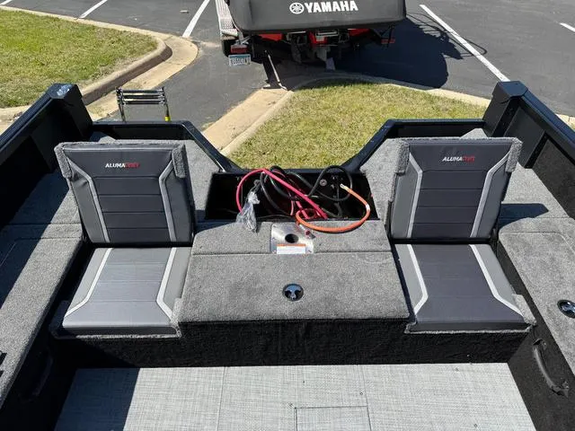 Slide: The Image of Alumacraft Competitor 205X Sport 2025 - 7