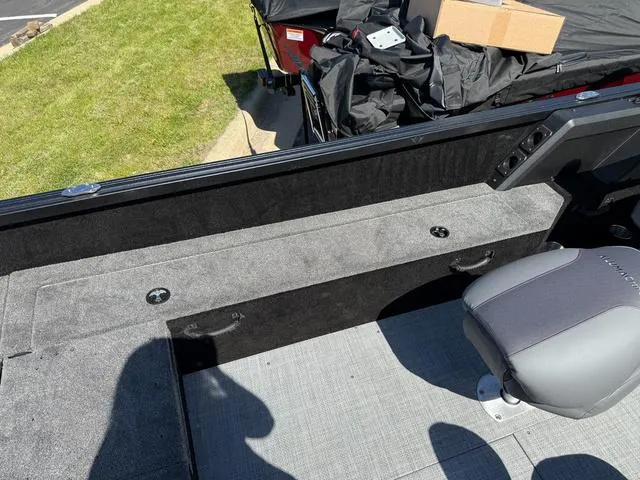 Slide: The Image of Alumacraft Competitor 205X Sport 2025 - 8