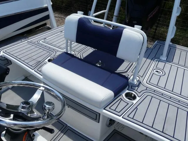 Slide: The Image of Mako 18 Pro Skiff Patriot Edition 2025 - 11