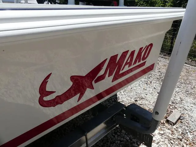 Slide: The Image of Mako 18 Pro Skiff Patriot Edition 2025 - 4