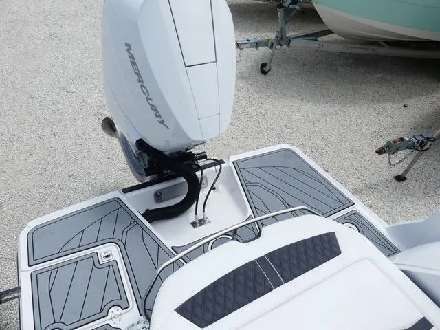 Slide: The Image of Monterey 255SS 2025 - 11