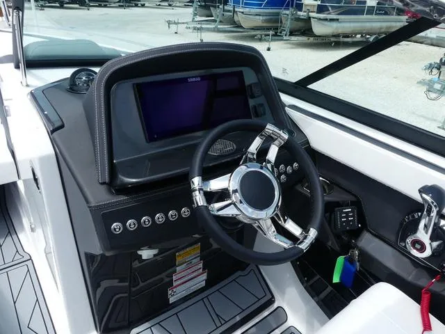 Slide: The Image of Monterey 255SS 2025 - 13