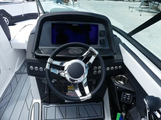 Slide: The Image of Monterey 255SS 2025 - 14