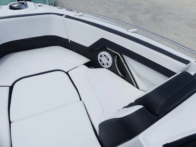 Slide: The Image of Monterey 255SS 2025 - 21