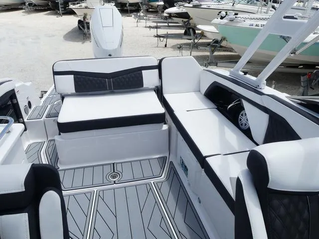 Slide: The Image of Monterey 255SS 2025 - 23