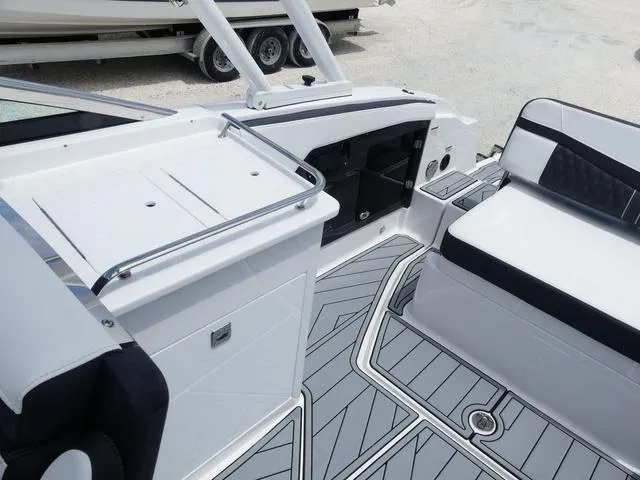 Slide: The Image of Monterey 255SS 2025 - 24