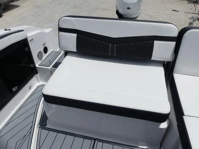 Slide: The Image of Monterey 255SS 2025 - 25