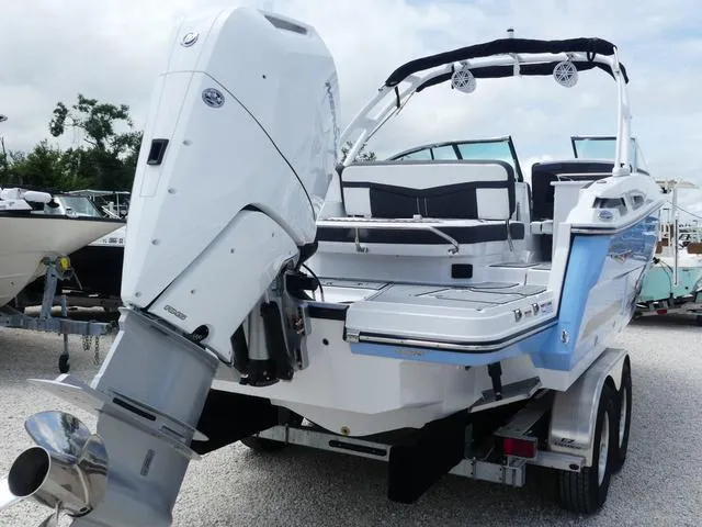 Slide: The Image of Monterey 255SS 2025 - 9