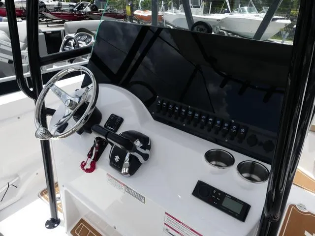 Slide: The Image of Twin Vee 240 GFX 2026 - 11