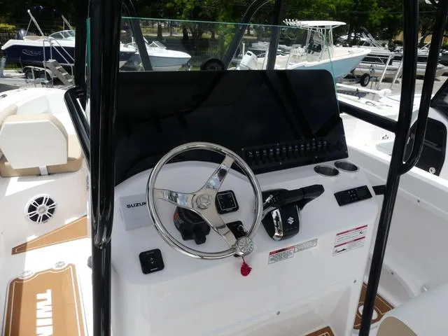 Slide: The Image of Twin Vee 240 GFX 2026 - 13