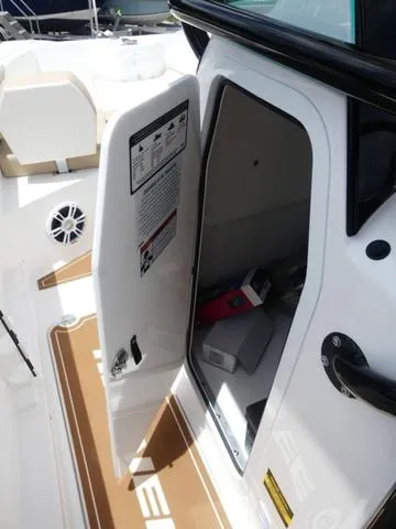 Slide: The Image of Twin Vee 240 GFX 2026 - 15