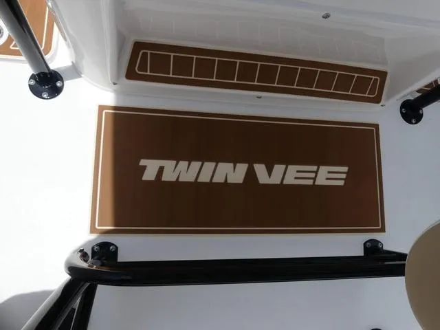 Slide: The Image of Twin Vee 240 GFX 2026 - 16