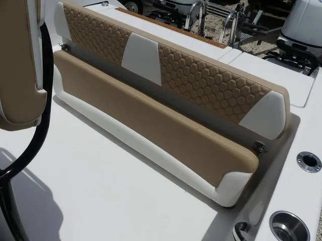 Slide: The Image of Twin Vee 240 GFX 2026 - 17