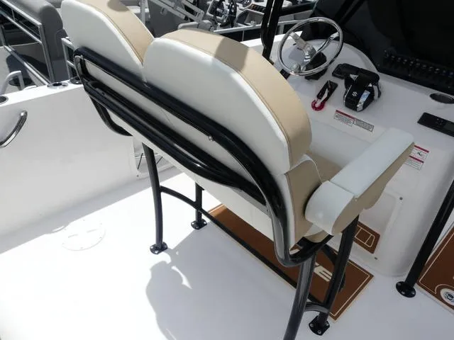 Slide: The Image of Twin Vee 240 GFX 2026 - 20