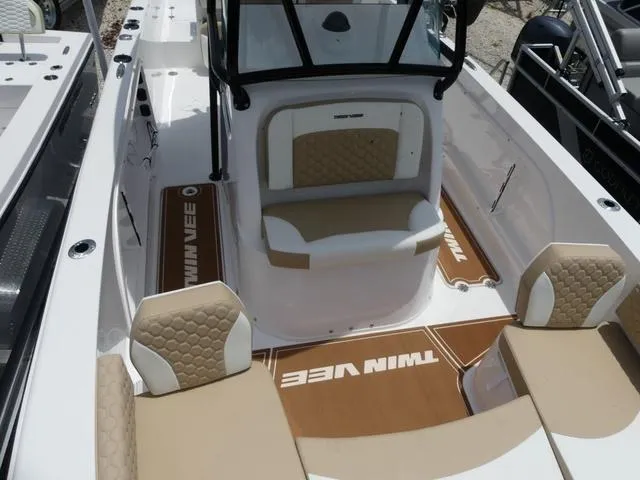 Slide: The Image of Twin Vee 240 GFX 2026 - 7