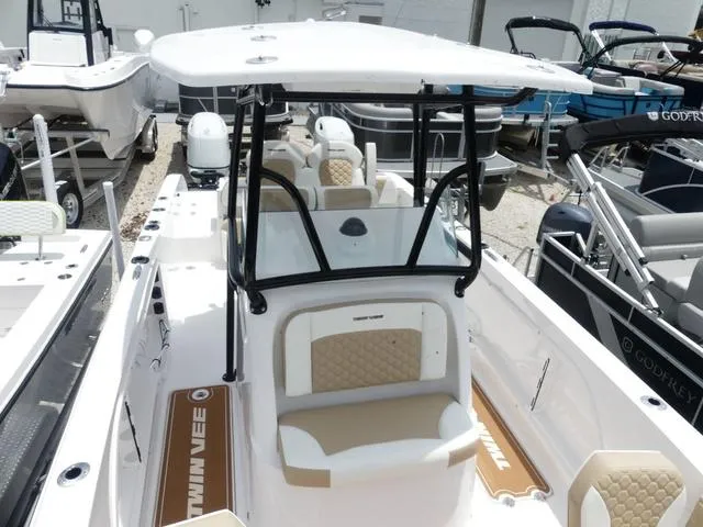 Slide: The Image of Twin Vee 240 GFX 2026 - 8