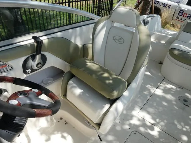 Slide: The Image of Sea Ray 240 Sundancer 2007 - 6