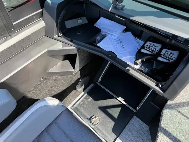 Slide: The Image of Alumacraft Competitor 205X Sport 2025 - 15