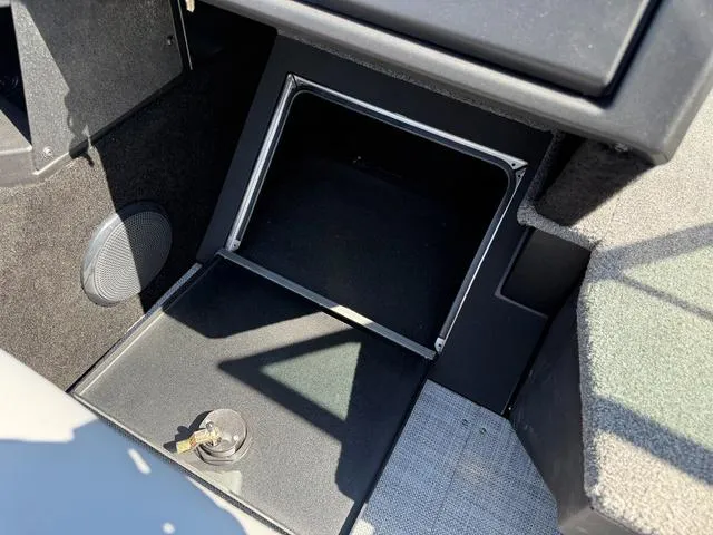 Slide: The Image of Alumacraft Trophy 205X Sport 2025 - 18