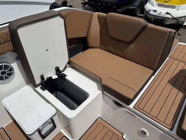 Slide: The Image of Yamaha 222SE 2025 - 12