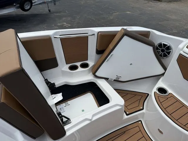 Slide: The Image of Yamaha 222SE 2025 - 35