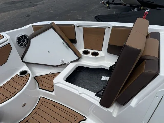 Slide: The Image of Yamaha 222SE 2025 - 37