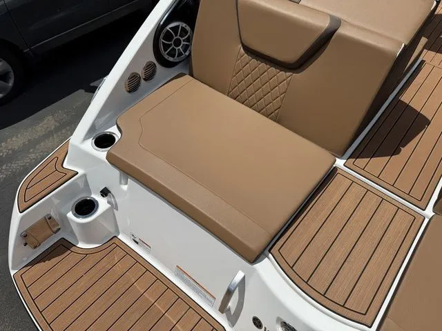 Slide: The Image of Yamaha 222SE 2025 - 6