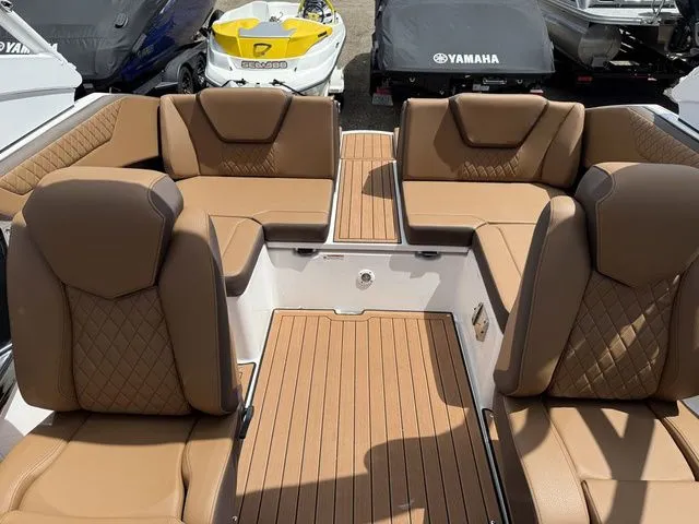 Slide: The Image of Yamaha 222SE 2025 - 9