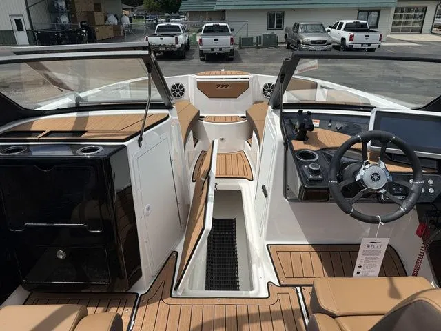 Slide: The Image of Yamaha 222SE 2025 - 16