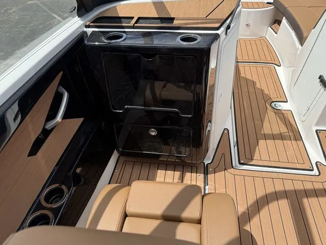 Slide: The Image of Yamaha 222SE 2025 - 18