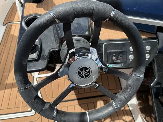 Slide: The Image of Yamaha 222SE 2025 - 28