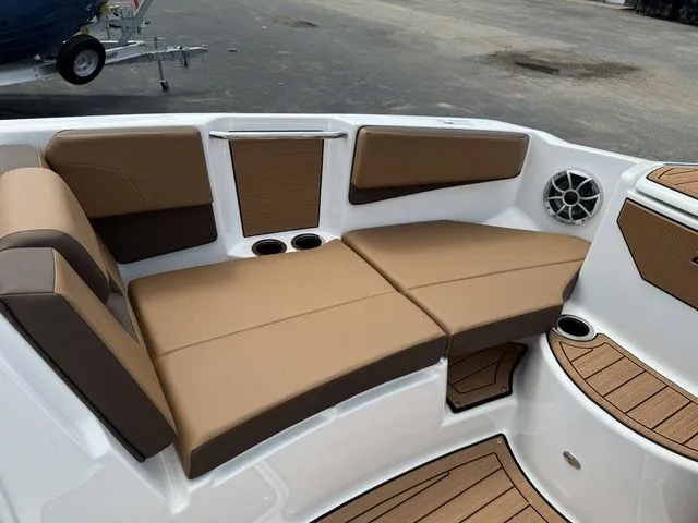 Slide: The Image of Yamaha 222SE 2025 - 34