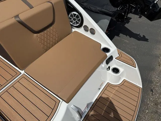 Slide: The Image of Yamaha 222SE 2025 - 7