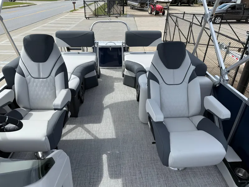 Slide: The Image of 2025 Avalon LSZ Quad Lounger Shift interior with luxurious seating and modern design. - 19