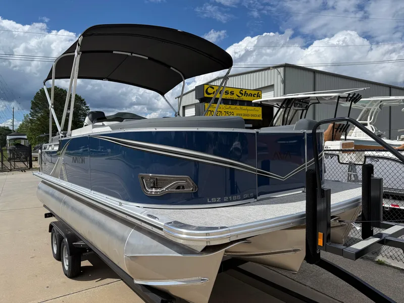 Slide: The Image of Avalon LSZ QUAD LOUNGER SHIFT 2025 - 50