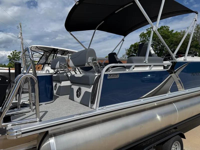 Slide: The Image of Avalon LSZ QUAD LOUNGER SHIFT 2025 - 52