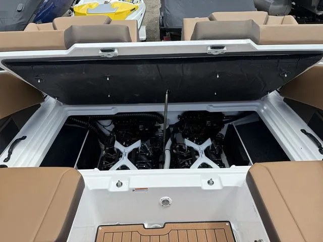 Slide: The Image of Yamaha 222SE 2025 - 10