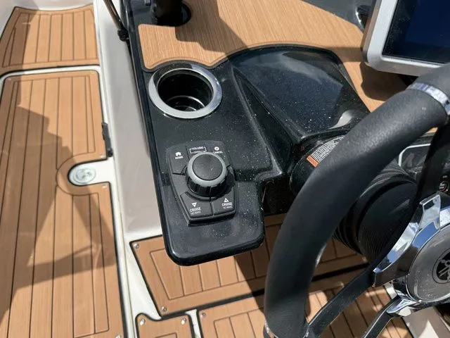 Slide: The Image of Yamaha 222SE 2025 - 27